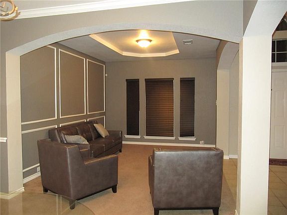 4th image of 202 Rose Garden Way