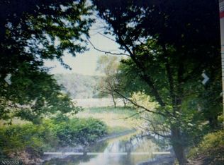 39 Mill Pond Rd, Washington, NJ 07882