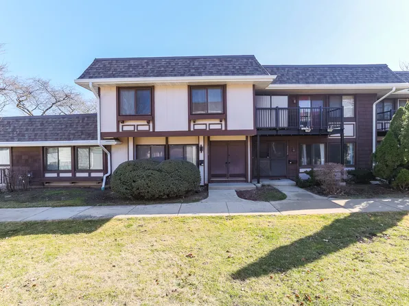 5514 Carmel Dr, Hanover Park, IL 60133