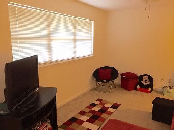 5th image of 909 Sutton Dr #2