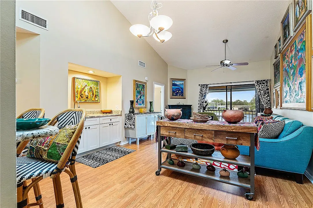 2 bed, 1105 sqft, $2,500 — Photo 3