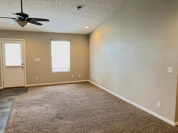 3rd image of 521 S Park Dr