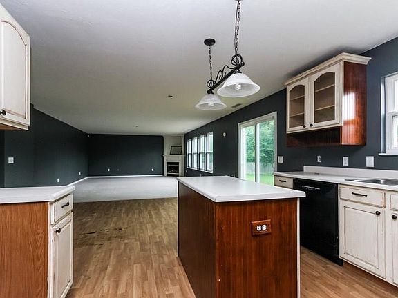 3rd image of 10738 Standish Pl