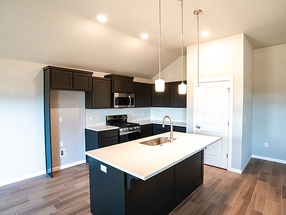 4th image of 1017 Acacia Creek Dr