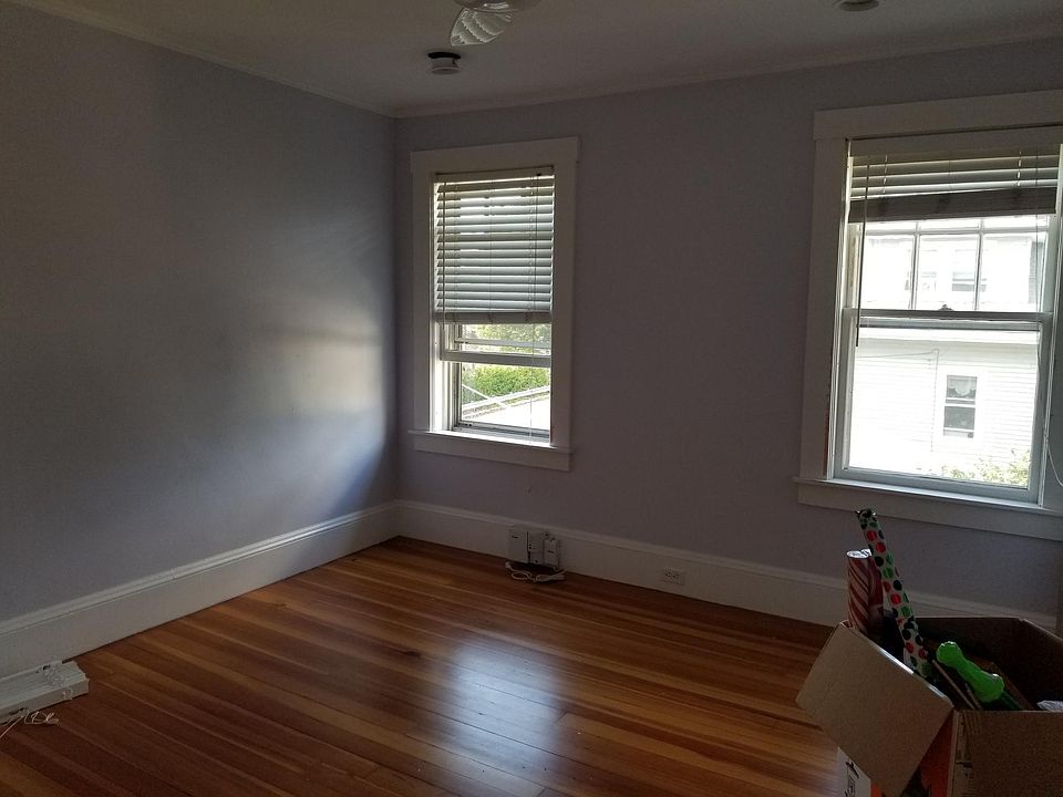 2nd image of 4 Chester Ave #2