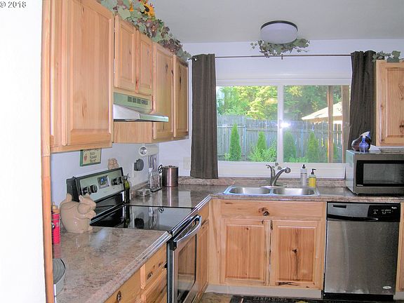 4th image of 2113 NE 94th St