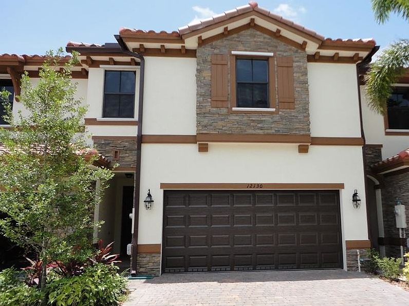 1st image of 12130 Village Pl