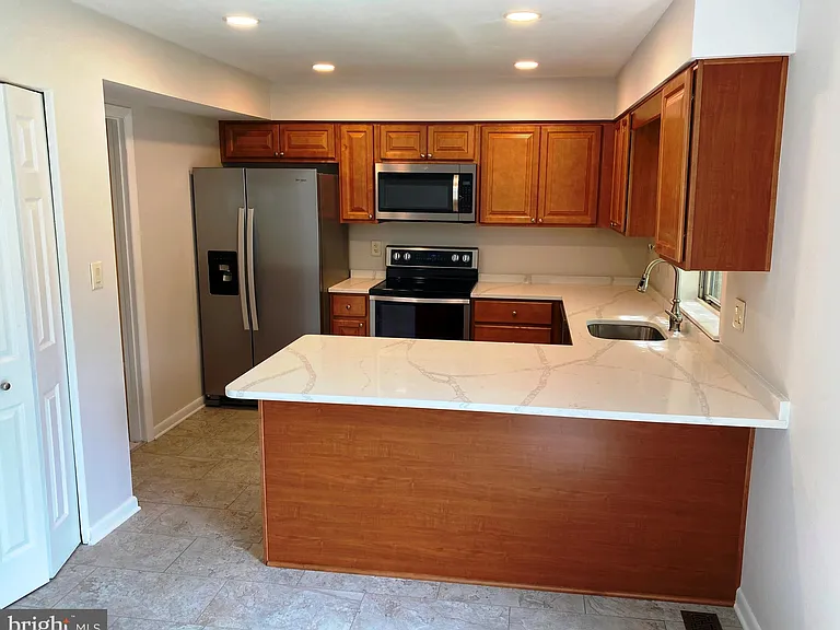 16 Castlehill Ct — Photo 11