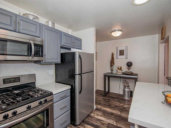 4th image of 1304 E La Mesa St