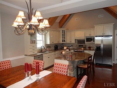 4th image of 110 Creekview Ct