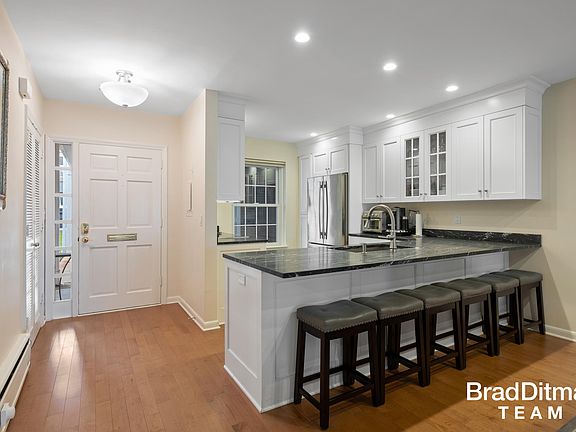 5th image of 2311 Wealthy St SE APT 2