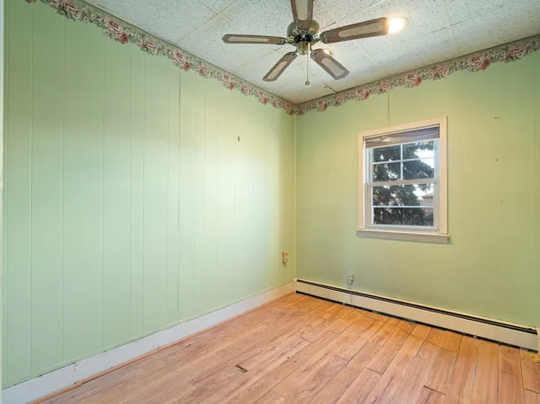 526 Avenue East image 12 of 18