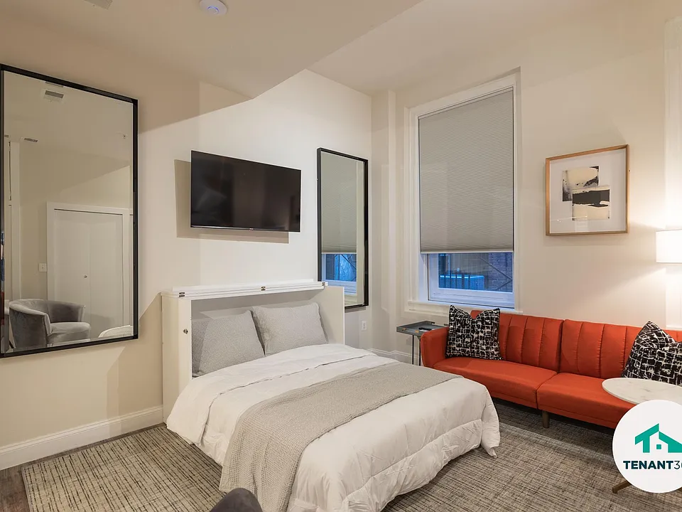 8 E Fayette St #204