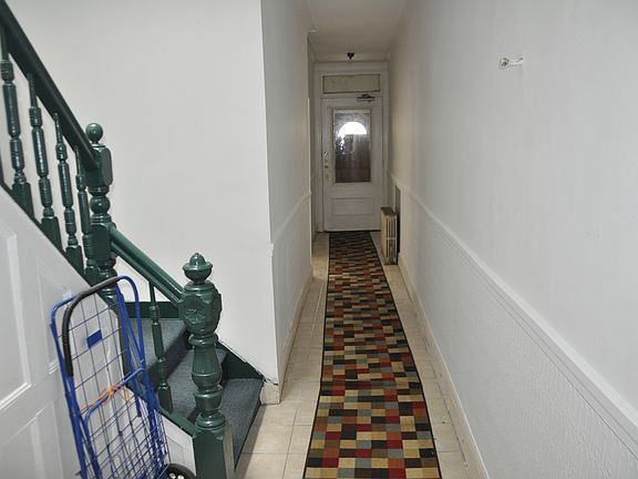 3rd image of 8752 126th St