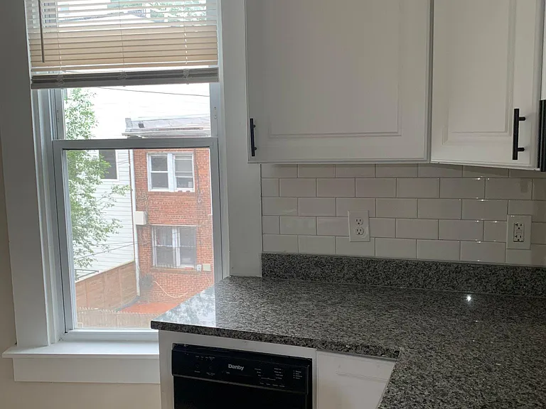 911 6th St NE #2 — Photo 11