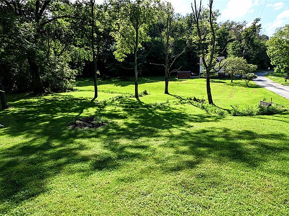 3rd image of 382 Fry Hollow Rd