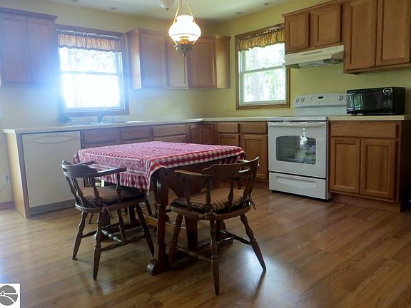 3rd image of 2775 Island Lake Dr