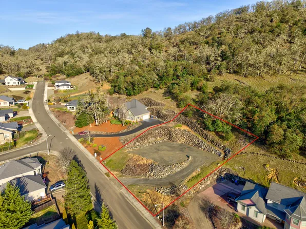 2957 NW Daysha Dr, Roseburg, OR 97471