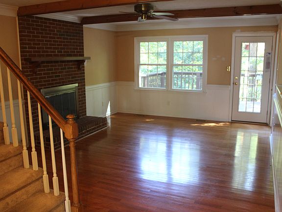5th image of 2748 Linden Ln