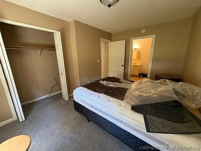 220 E Market St — Photo 13