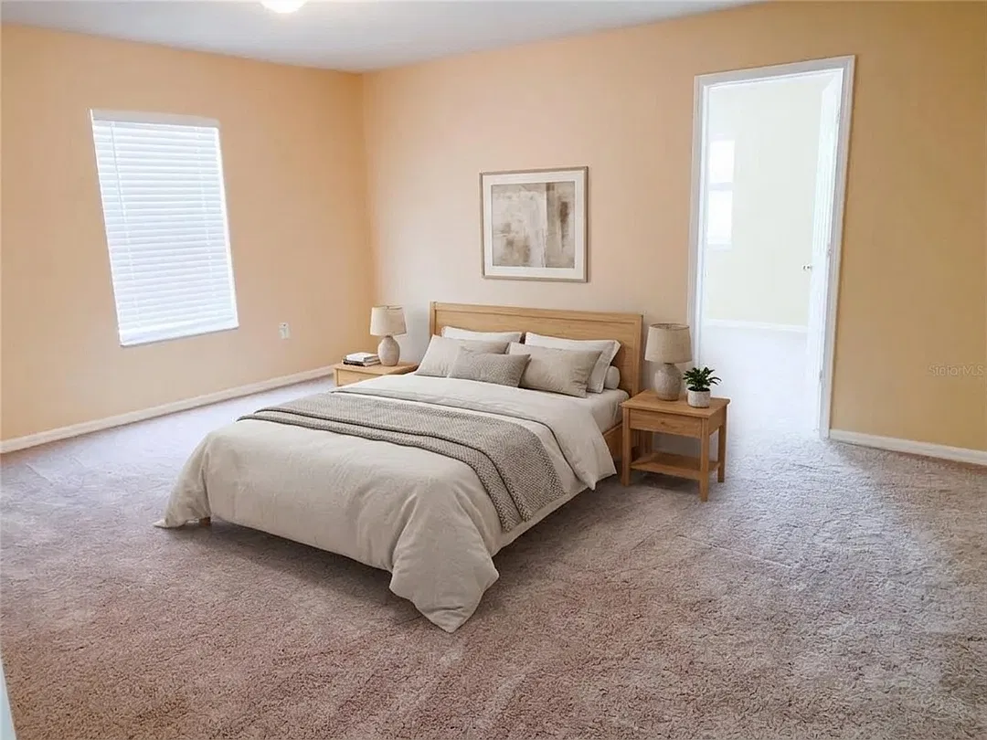 Bright Riverview Home With Open Living Areas — Photo 3