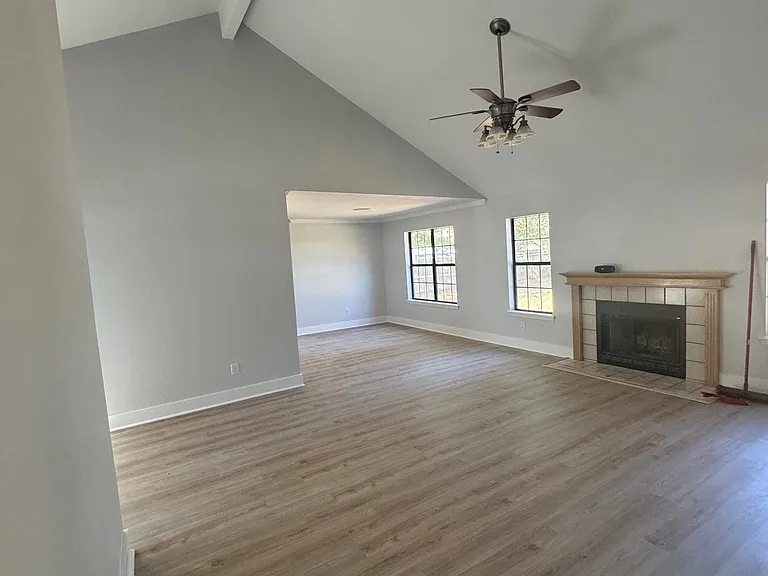 1503 Peach St — Photo 4