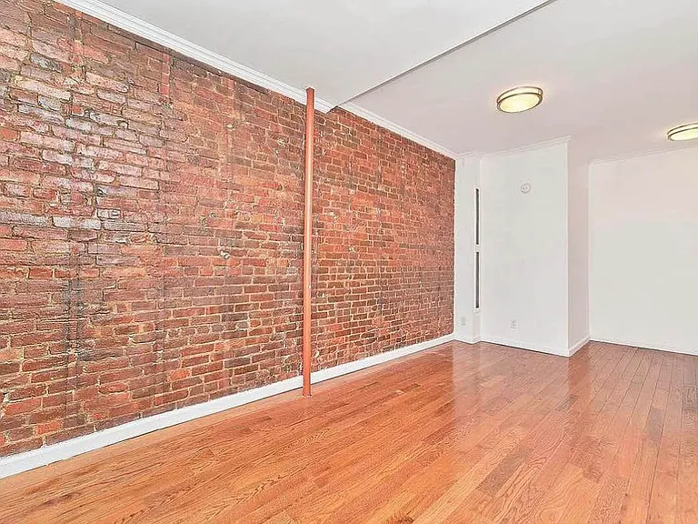 621 W 51st St #4E — Photo 12