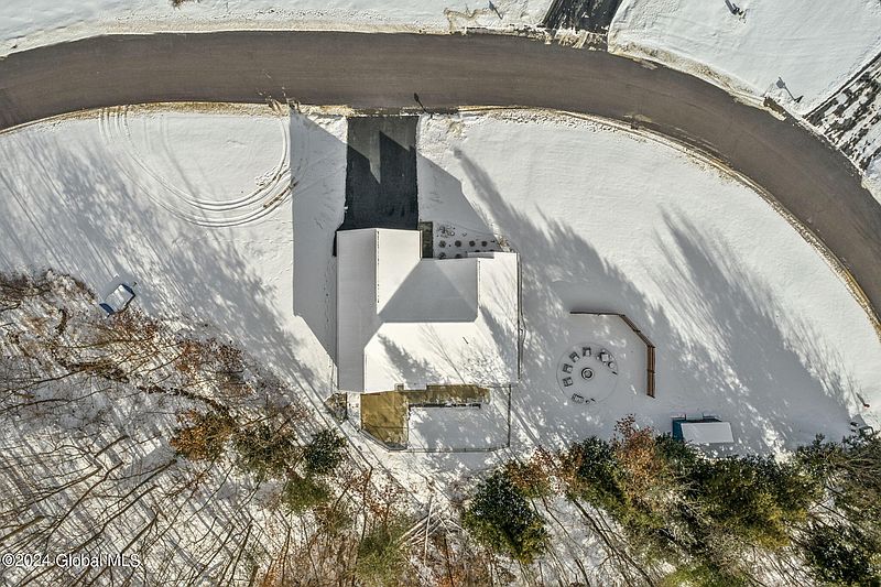 3rd image of 901 Duff Bambury Court