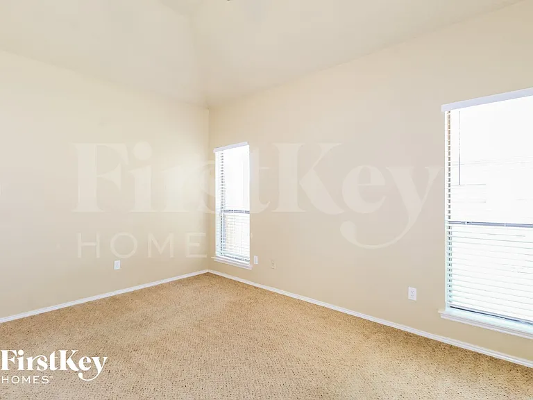 705 Running Creek Dr — Photo 9