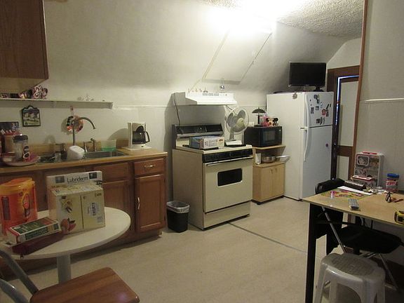5th image of 2840 N Sacramento Ave