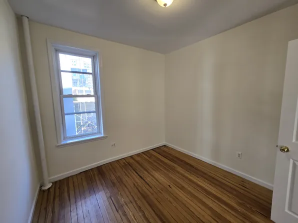 33 Bank Street image 7 of 15