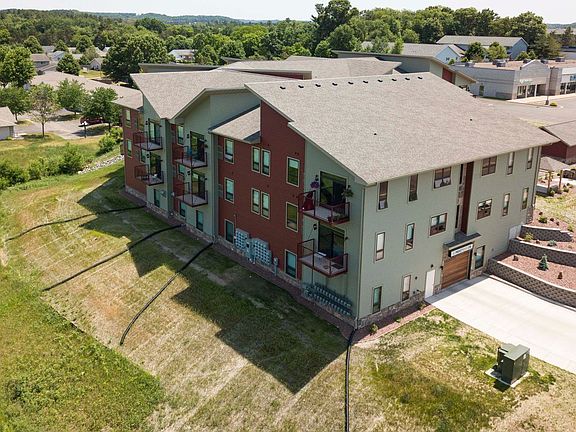 3rd image of 3501 Gateway Dr #103