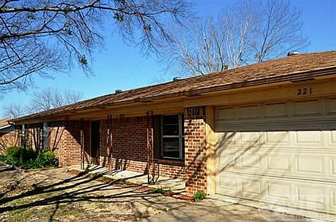 5th image of 221 Jill Ln