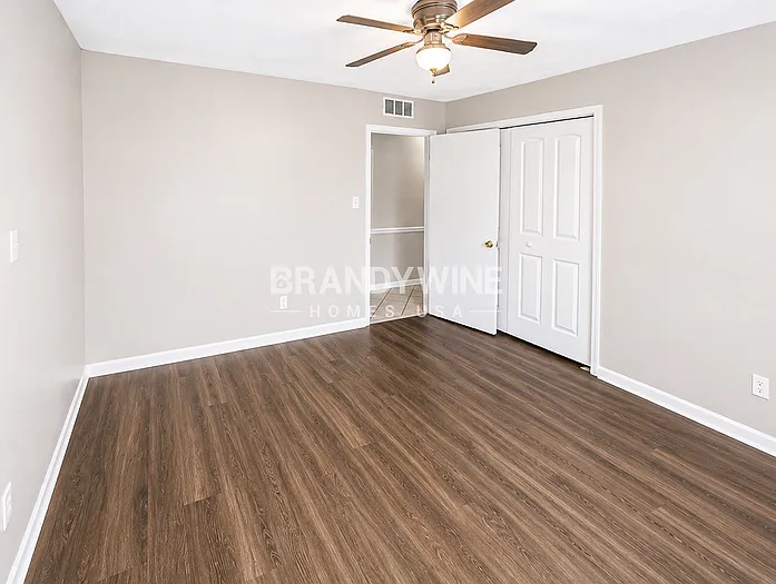 3076 Emerald St — Photo 15