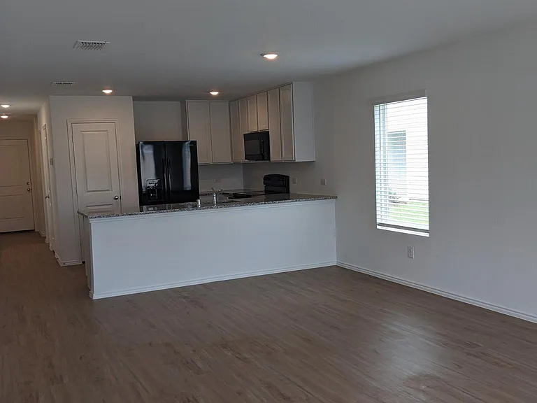 1508 Silver Oak Ln — Photo 3