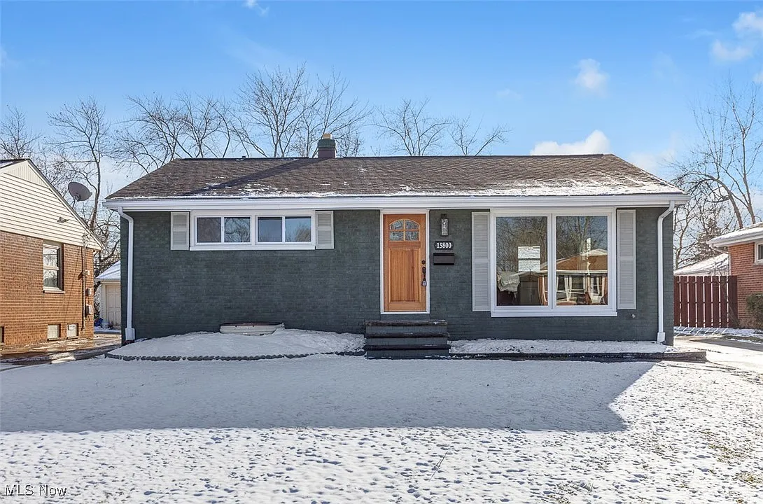 15800 Steinway Blvd photo 1