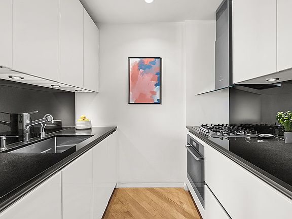 4th image of 146 W 57th St APT 57A
