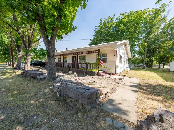 106 N 6th St, Troy, MT 59935
