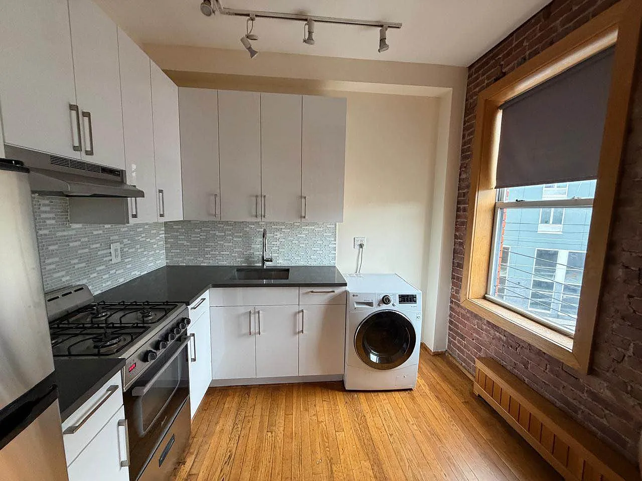 477 Saint Mark's Place — Photo 3