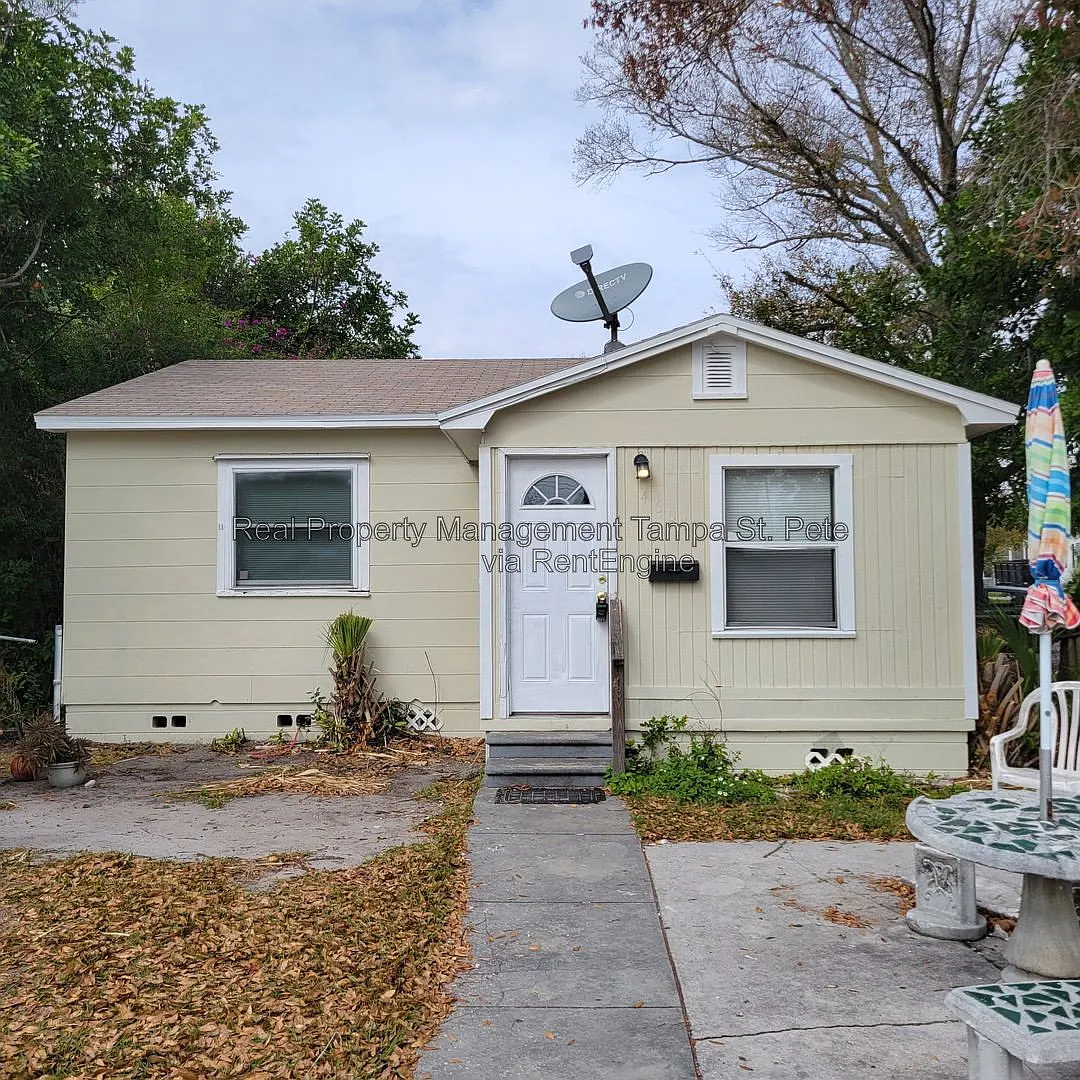 2 bed, 1.0 bath, 676 sqft, $1,395 — Photo 2
