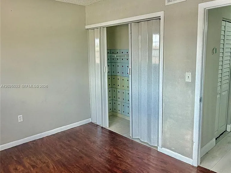 1705 W 57th St #506 — Photo 43