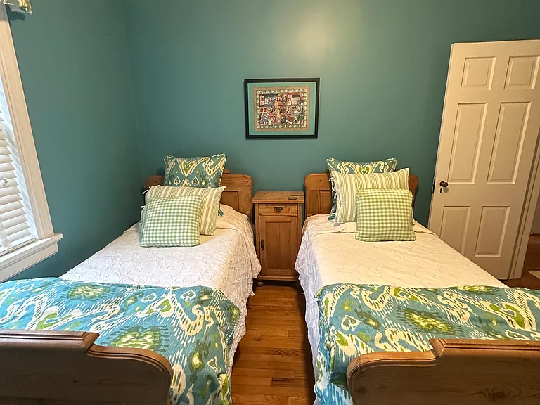 4501 Bromley Ln — Photo 10