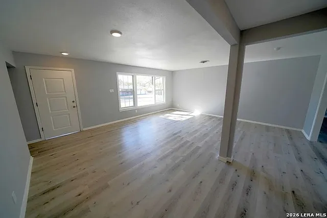 323 Stockton Dr — Photo 4