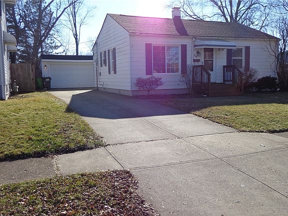 3rd image of 166 John St