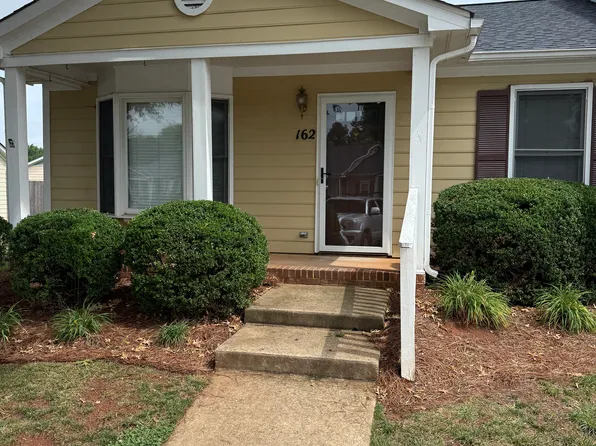 814 Guilford College Rd APT 162, Greensboro, NC 27409