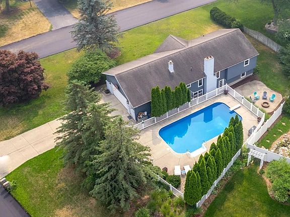 2nd image of 4471 Lexington Ct