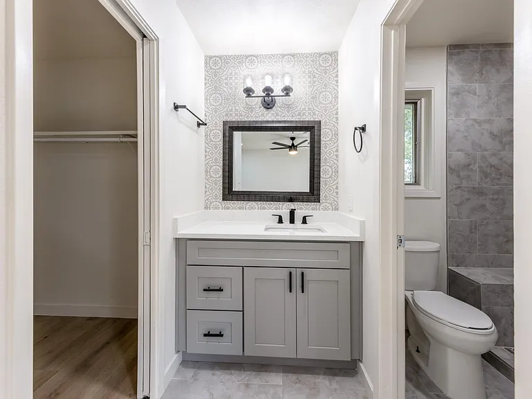 7601 W Gate Blvd — Photo 22