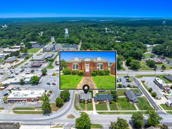 529 E Howell St, Hartwell, GA 30643