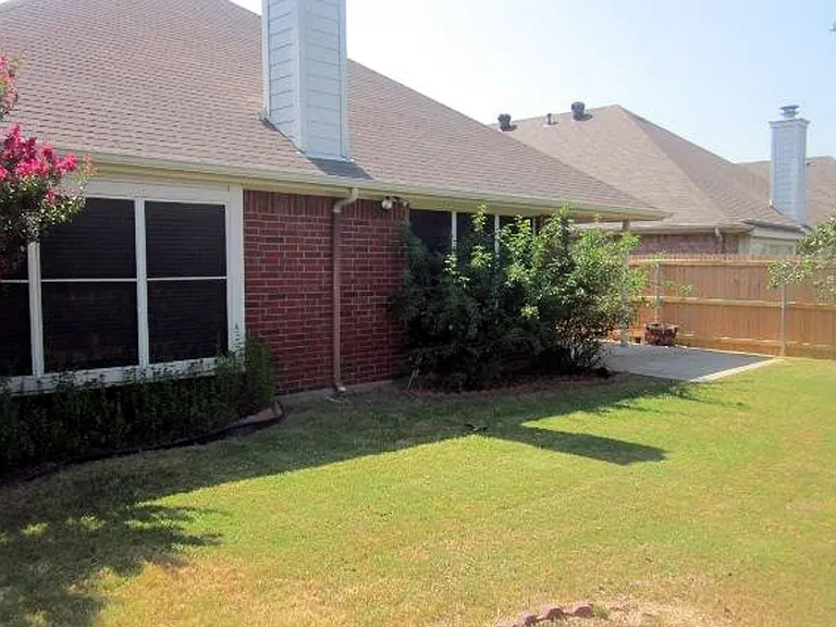 2029 Oak Manor Dr — Photo 8