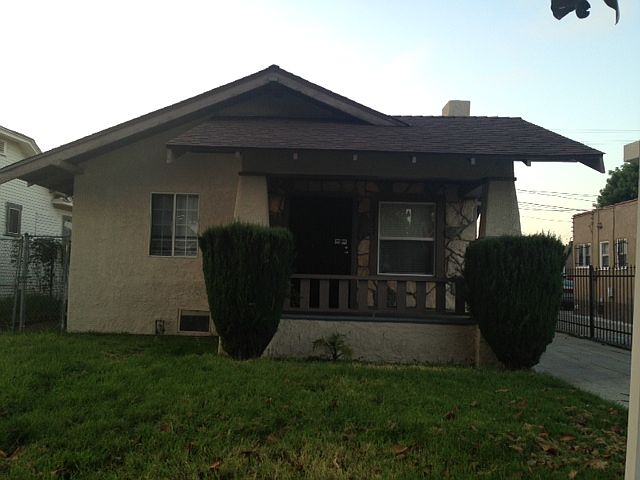 1st image of 1227 W 70th St